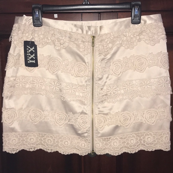 Forever 21 nude L crochet shirt skirt NWT - Picture 4 of 4